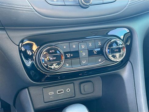 Used 2023 Buick Encore GX Select image 17