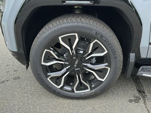 New 2025 GMC Sierra EV Denali image 5