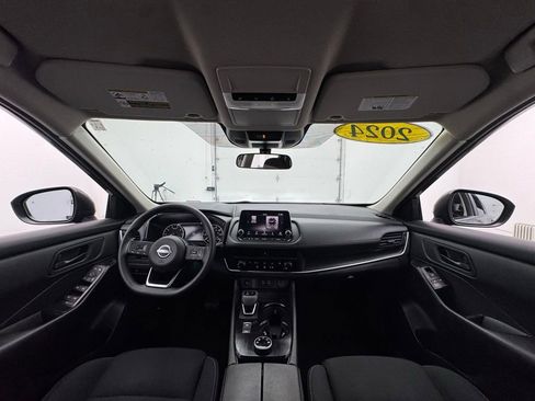 Used 2024 Nissan Rogue S image 3