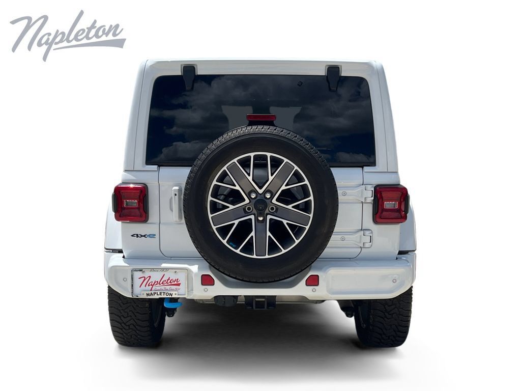 Used 2022 Jeep Wrangler Unlimited Sahara AWD/4WD image 4