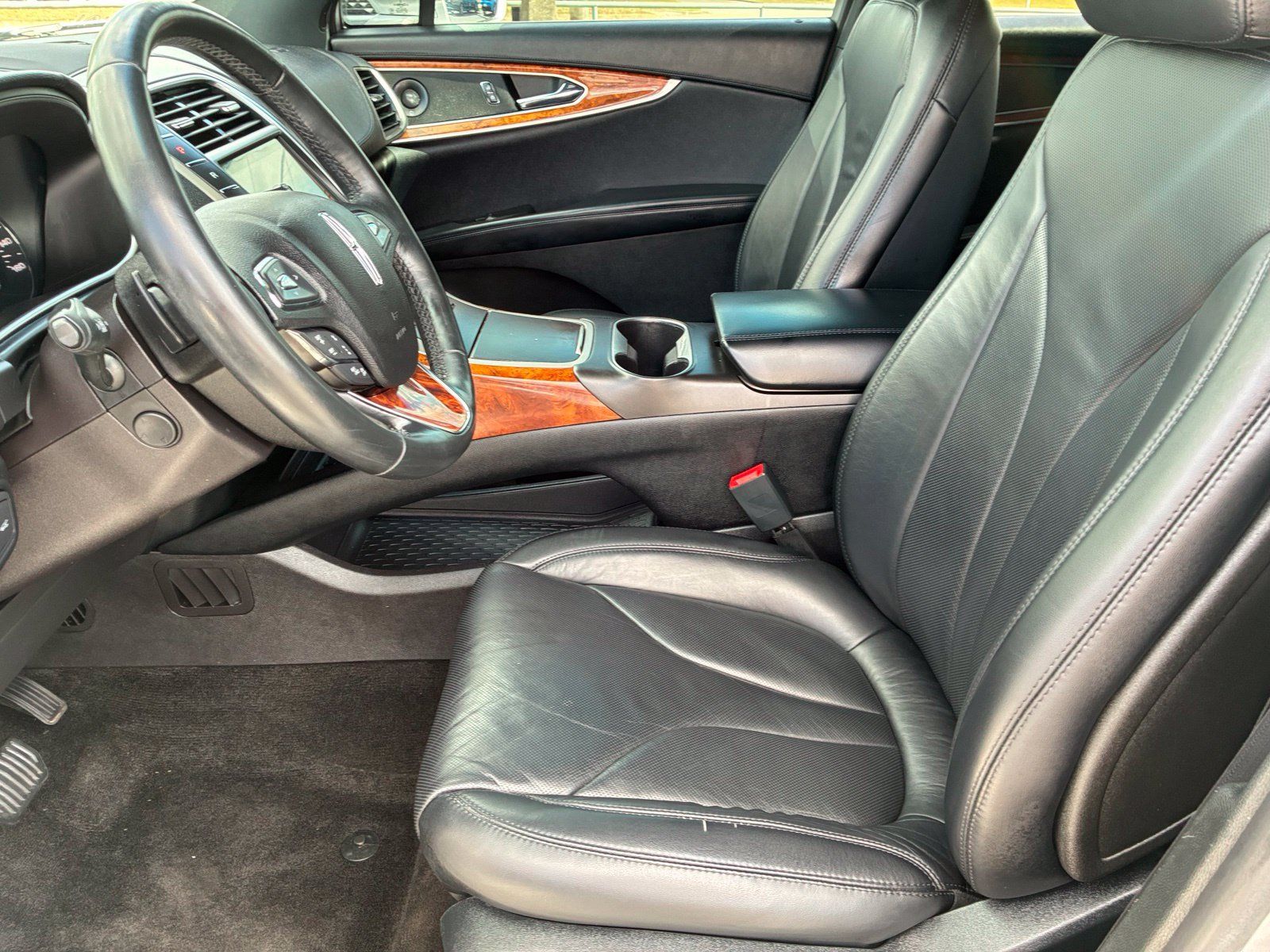 Used 2017 Lincoln MKX Reserve w/ Driver Assistance Package FWD image 12