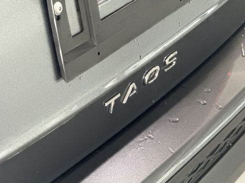 Certified 2024 Volkswagen Taos SE FWD image 10
