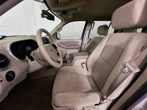 Used 2006 Ford Explorer XLT image 13