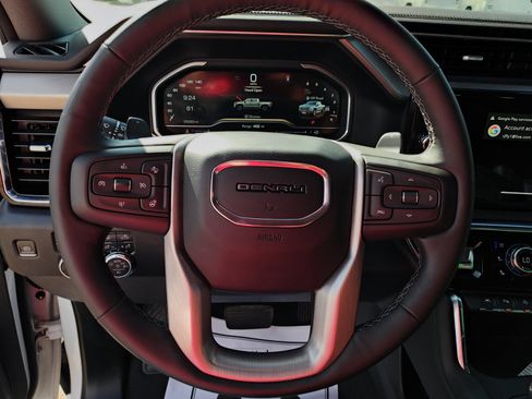 Used 2023 GMC Sierra 1500 Denali w/ Technology Package AWD/4WD image 17