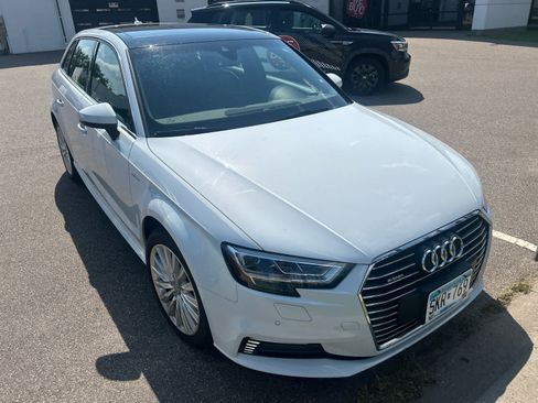 Used 2018 Audi A3 e-tron Prestige w/ Prestige Package FWD image 4