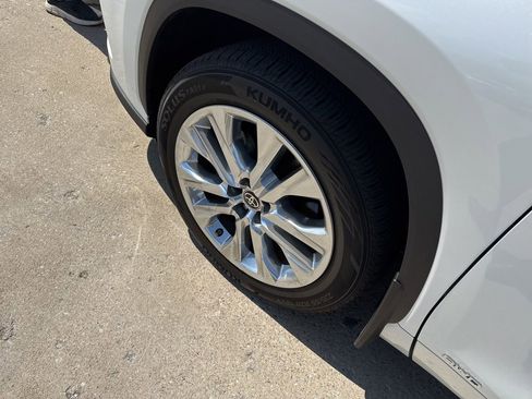 Used 2022 Toyota Highlander Limited image 8