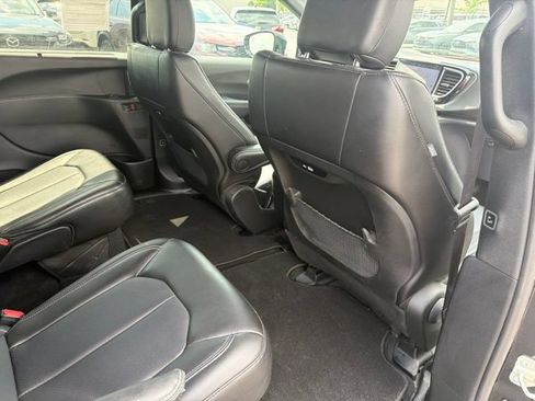 Used 2025 Chrysler Pacifica Select FWD image 39