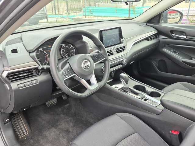 Used 2025 Nissan Altima 2.5 SV AWD/4WD image 12