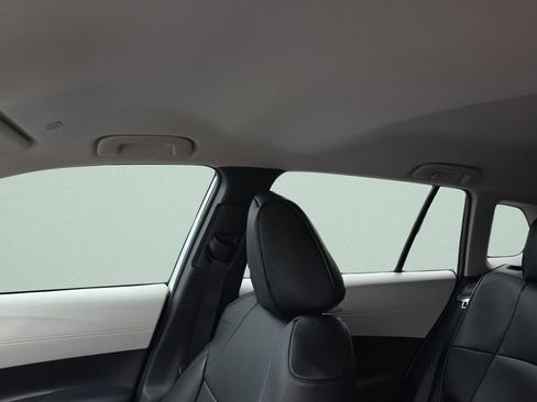 Used 2025 Toyota Corolla Cross L image 28