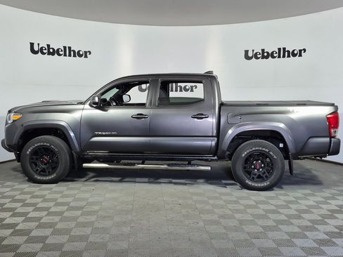 Used 2017 Toyota Tacoma TRD Sport image 4