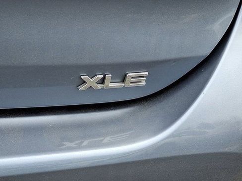 Used 2024 Toyota Highlander XLE FWD image 37