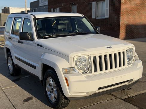Used 2012 Jeep Liberty Sport image 3