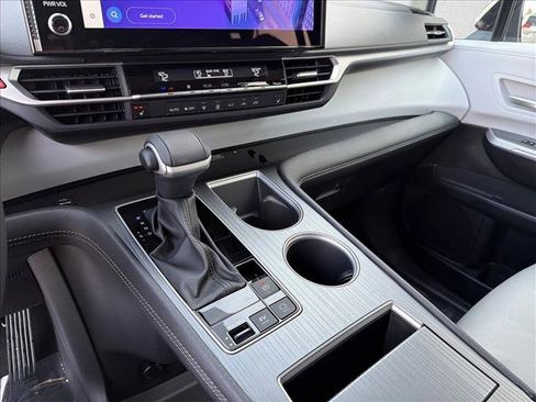 Certified 2026 Toyota Sienna XLE image 21