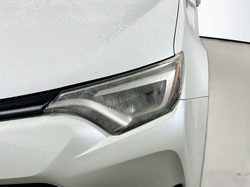 Used 2017 Toyota RAV4 Platinum image 11