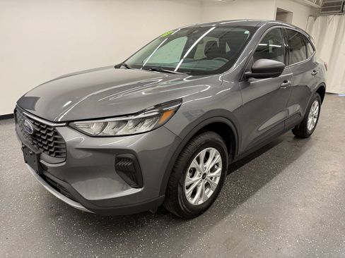 Used 2025 Ford Escape Active AWD/4WD image 4