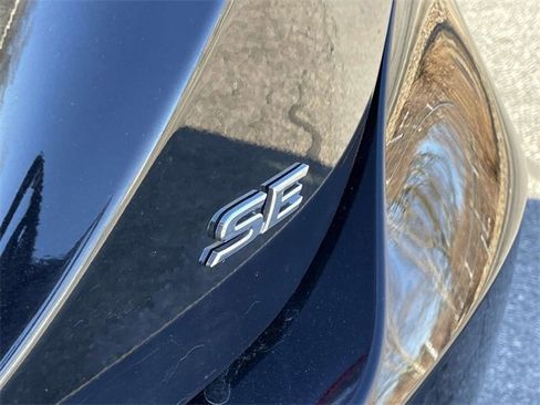 Used 2023 Toyota Camry SE image 12
