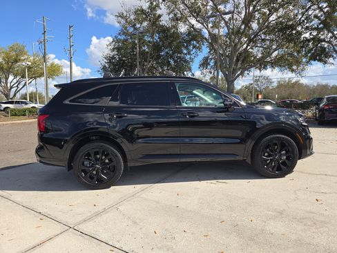 Certified 2022 Kia Sorento SX image 9