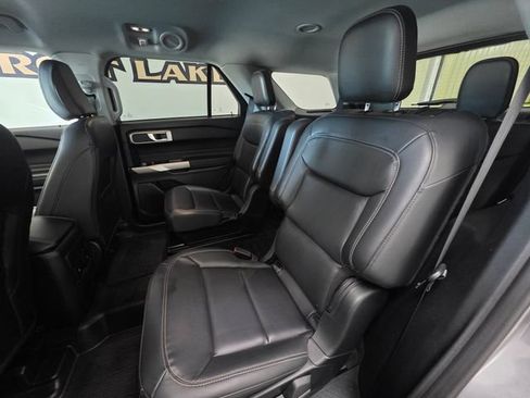 Used 2023 Ford Explorer XLT w/ Equipment Group 202A AWD/4WD image 10