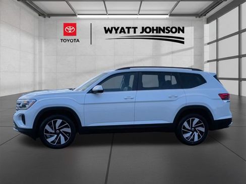 Used 2026 Volkswagen Atlas SE FWD image 2