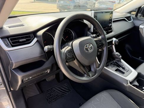 Used 2021 Toyota RAV4 XLE w/ Convenience Package FWD image 14
