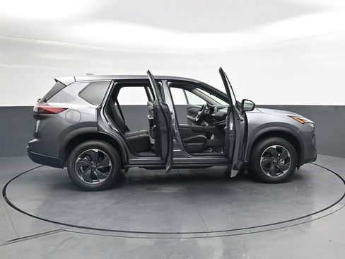 Used 2025 Nissan Rogue SV FWD image 40