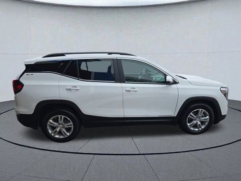 Used 2024 GMC Terrain SLE w/ Driver Convenience Package image 6