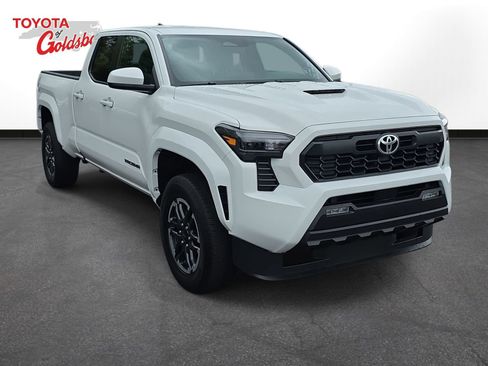 Used 2025 Toyota Tacoma TRD Sport RWD image 3