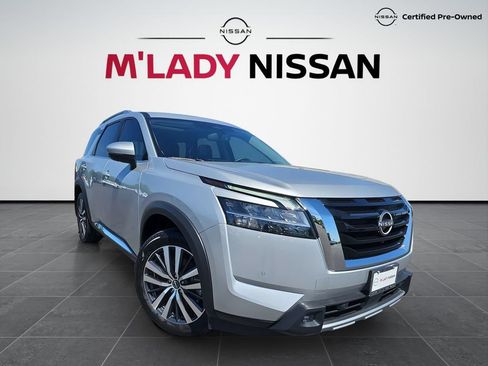 Certified 2022 Nissan Pathfinder Platinum w/ Cargo Package AWD/4WD image 1