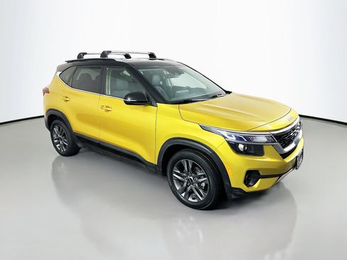 Used 2023 Kia Seltos S w/ Navigation Package FWD image 1