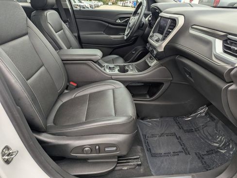 Used 2023 GMC Acadia SLT w/ Elevation Edition image 10
