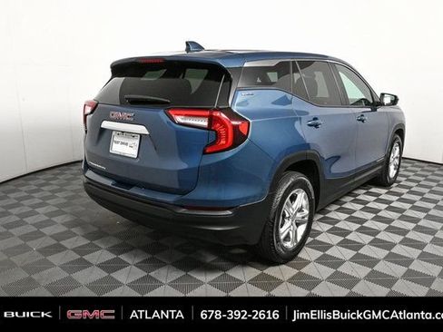 Used 2024 GMC Terrain SLE image 3