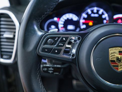 Used 2020 Porsche Cayenne Turbo AWD/4WD image 22
