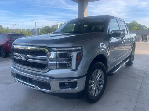 Used 2025 Ford F150 Lariat w/ Equipment Group 501A Mid image 3