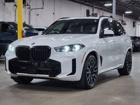 Used 2024 BMW X5 xDrive40i w/ M Sport Package image 4