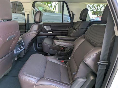 Certified 2025 Ford Expedition Max Platinum w/ Platinum Ultimate Package AWD/4WD image 17