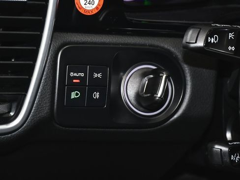 Used 2022 Porsche Cayenne Coupe image 22