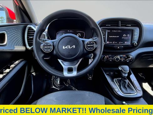 Used 2023 Kia Soul LX w/ LX Technology Package FWD image 9