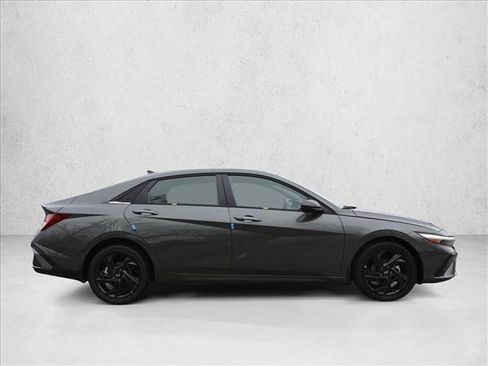 New 2026 Hyundai Elantra SEL Sport FWD image 4