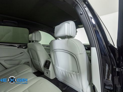 Used 2024 Porsche Macan AWD/4WD image 39