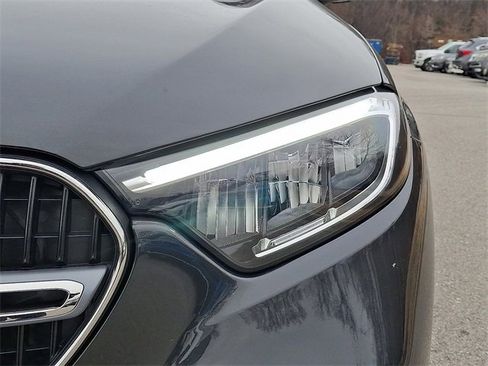 Used 2025 Mercedes-Benz GLC 300 4MATIC image 10