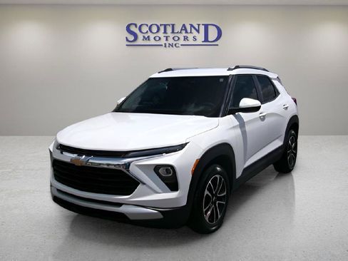 Used 2024 Chevrolet TrailBlazer LT FWD image 2