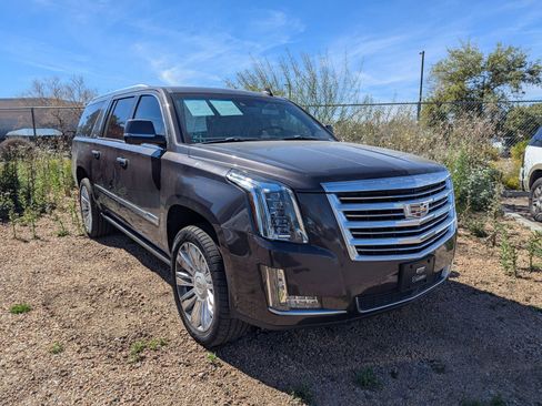 Used 2016 Cadillac Escalade ESV Platinum image 3