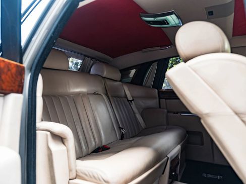 Used 2004 Rolls-Royce Phantom Sedan RWD image 34