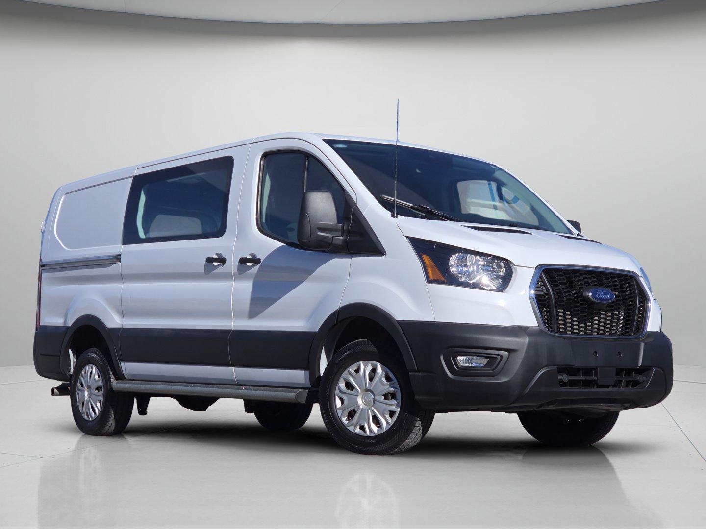 Used 2023 Ford Transit 250 Low Roof w/ Exterior Upgrade Package RWD image 2
