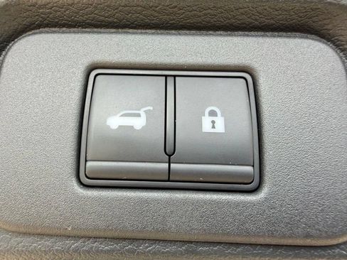 Used 2025 Nissan Rogue SV AWD/4WD image 26