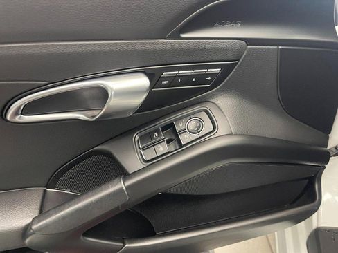 Used 2017 Porsche 718 Boxster image 13