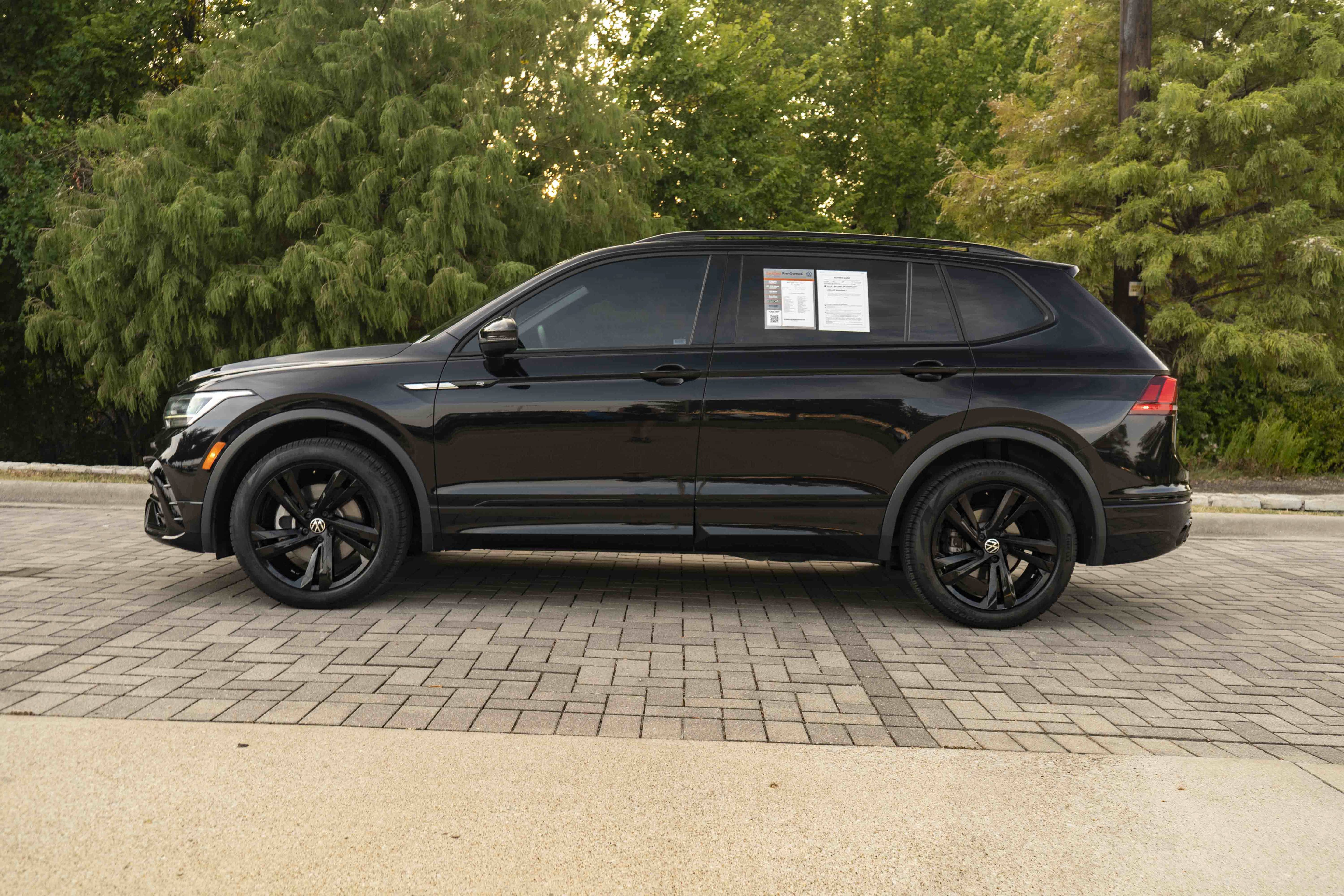 Certified 2023 Volkswagen Tiguan SE R-Line FWD image 5