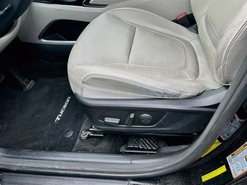Certified 2022 Hyundai Tucson Limited AWD/4WD image 12