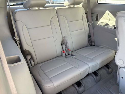 Used 2023 GMC Acadia SLT w/ Technology Package image 16