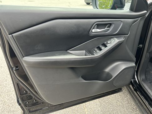 Used 2024 Nissan Rogue SV AWD/4WD image 15